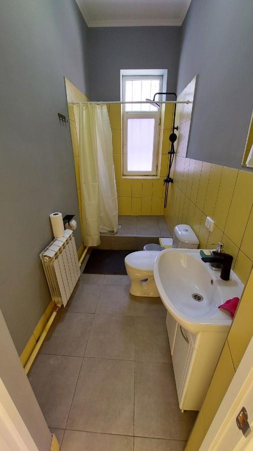 Check Inn Hostel 알마티 외부 사진